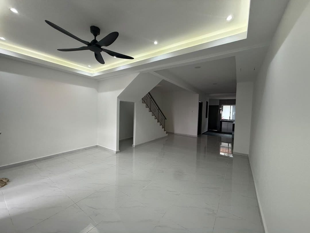 Living room - RM388K ONLY | Fully Renovated 4BR Double Storey Mid Cost @ Scientex 15 Kelapa Sawit, Kulai - Image 2