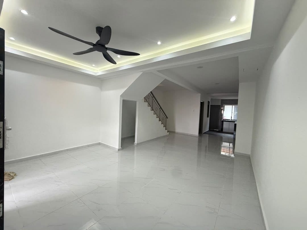 Living room - RM388K ONLY | Fully Renovated 4BR Double Storey Mid Cost @ Scientex 15 Kelapa Sawit, Kulai - Image 7