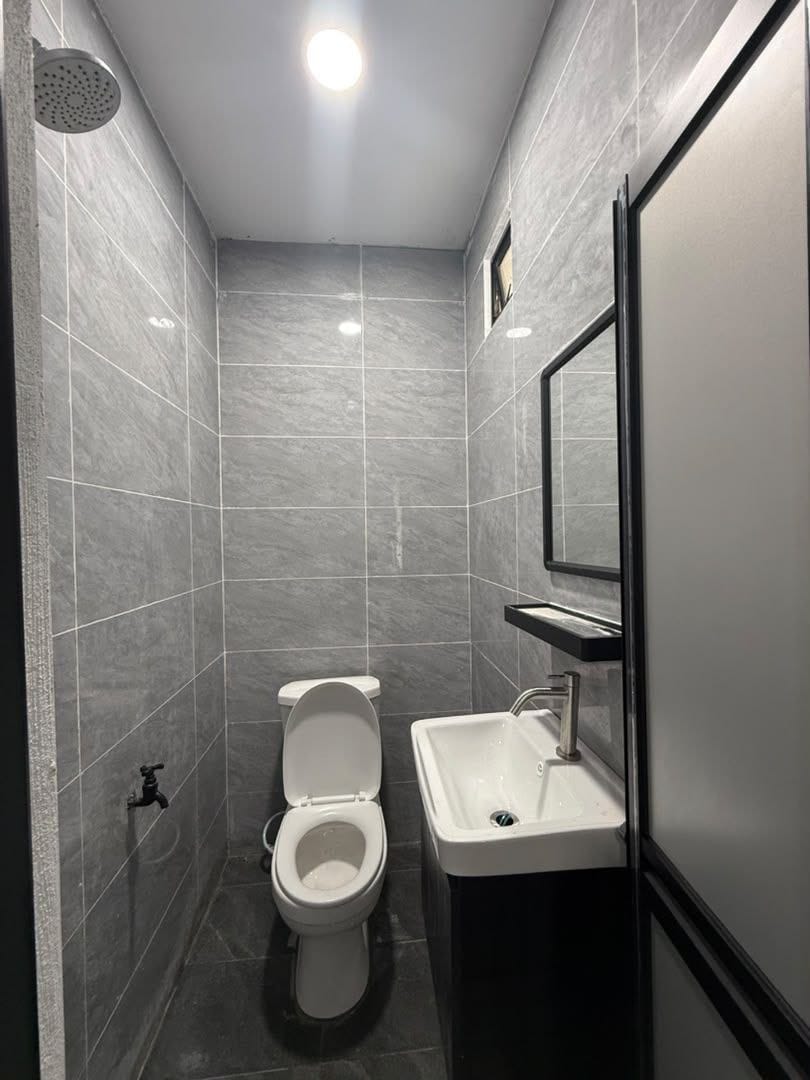 Bathroom - RM388K ONLY | Fully Renovated 4BR Double Storey Mid Cost @ Scientex 15 Kelapa Sawit, Kulai - Image 17