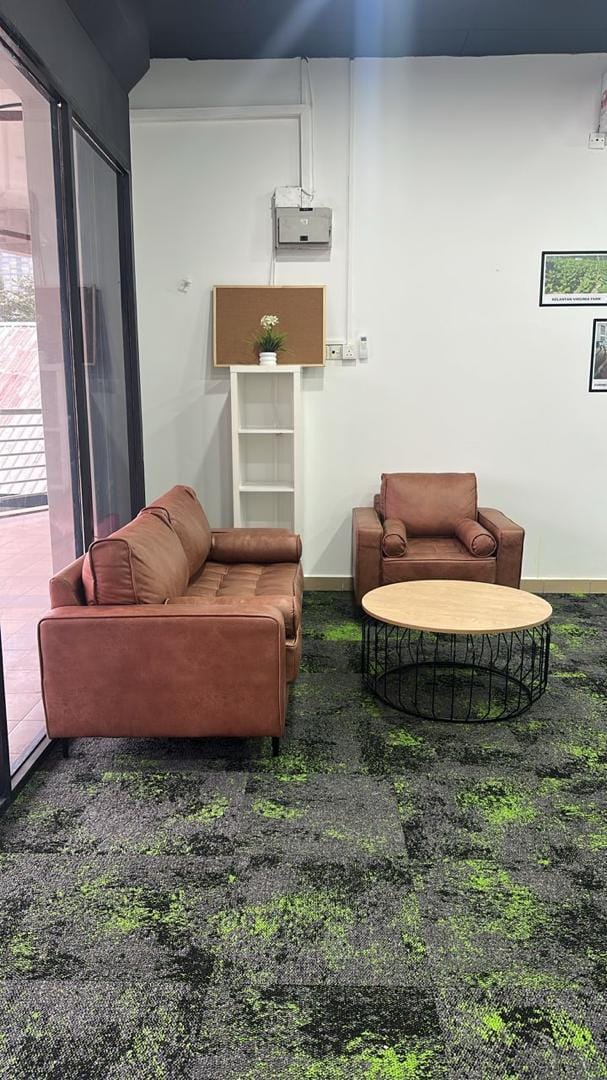 Sunsuria avenue Kota damansara Shop lot first floor for rent no lift 没有电梯楼上的店铺出租 - Image 2