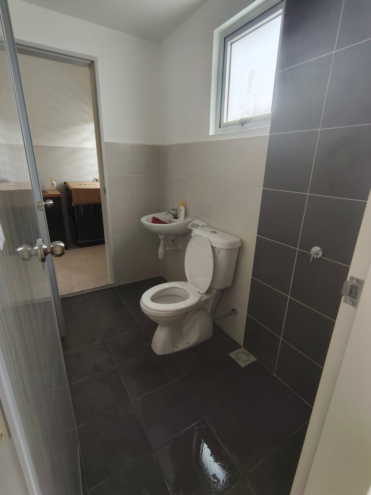 SEMI FURNISHED DOUBLE STOREY, M SENYUMIA, BANDAR BARU SALAK TINGGI, SELANGOR - Image 8