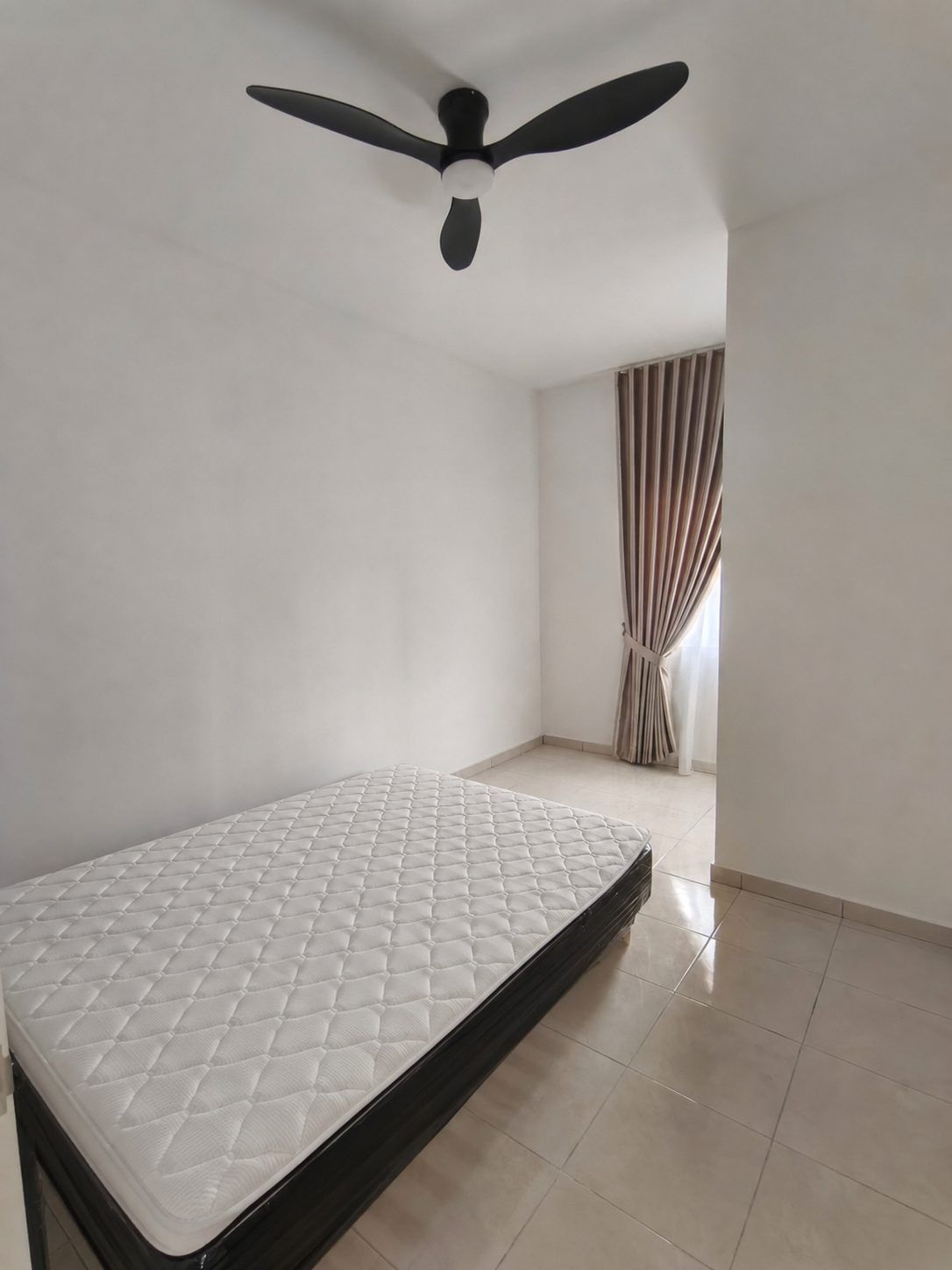 SEMI FURNISHED DOUBLE STOREY, M SENYUMIA, BANDAR BARU SALAK TINGGI, SELANGOR - Image 6