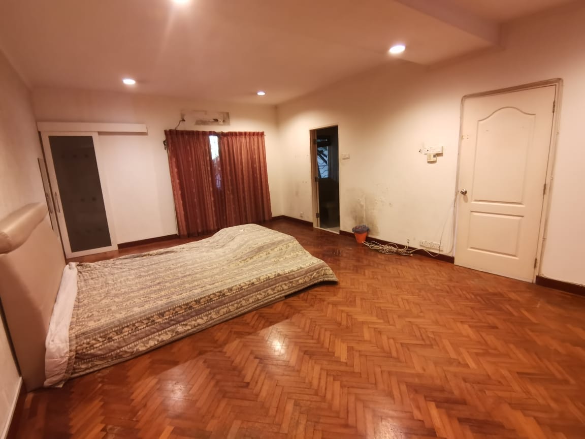 Section 12 PJ Spacious Bungalow For Sale - Image 17
