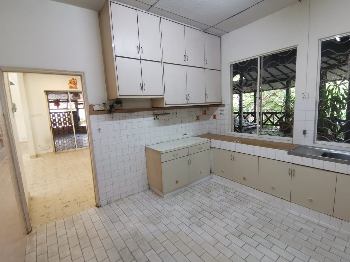 Section 12 PJ Spacious Bungalow For Sale - Image 9