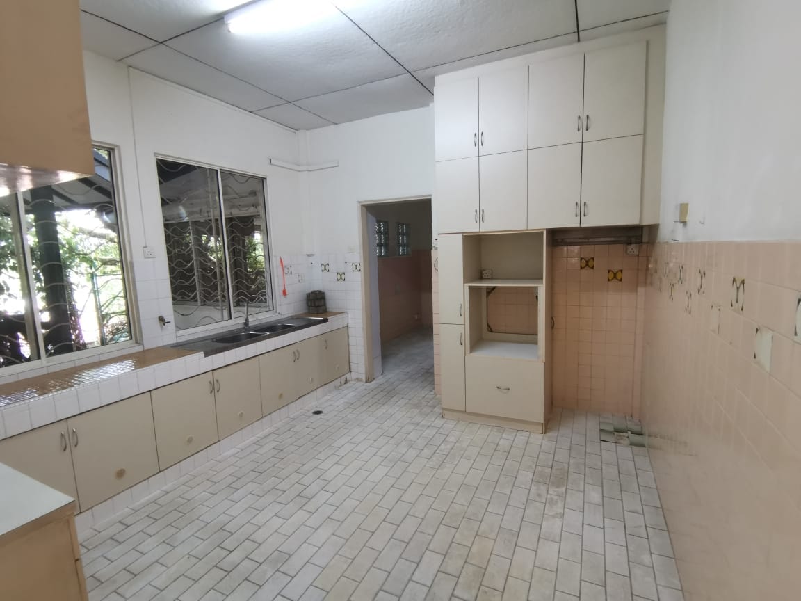 Section 12 PJ Spacious Bungalow For Sale - Image 8