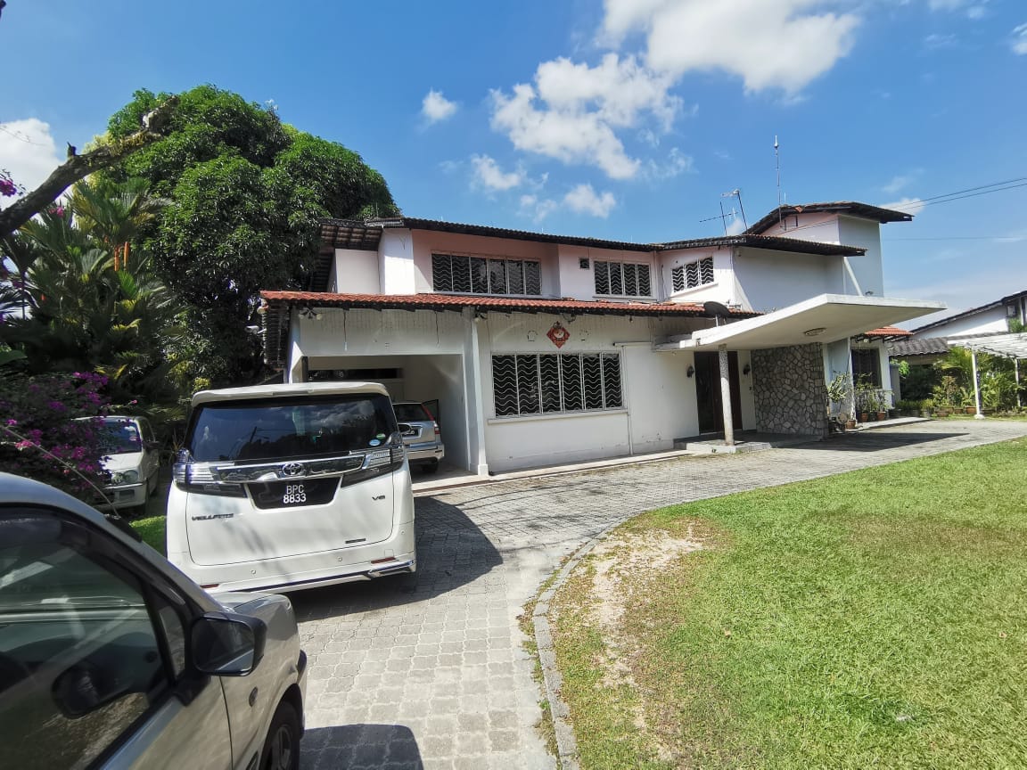 Section 12 PJ Spacious Bungalow For Sale - Image 1