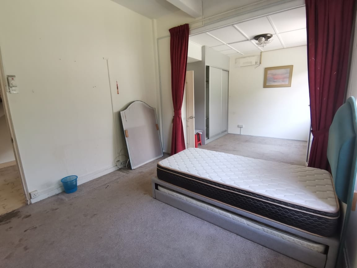 Section 12 PJ Spacious Bungalow For Sale - Image 3