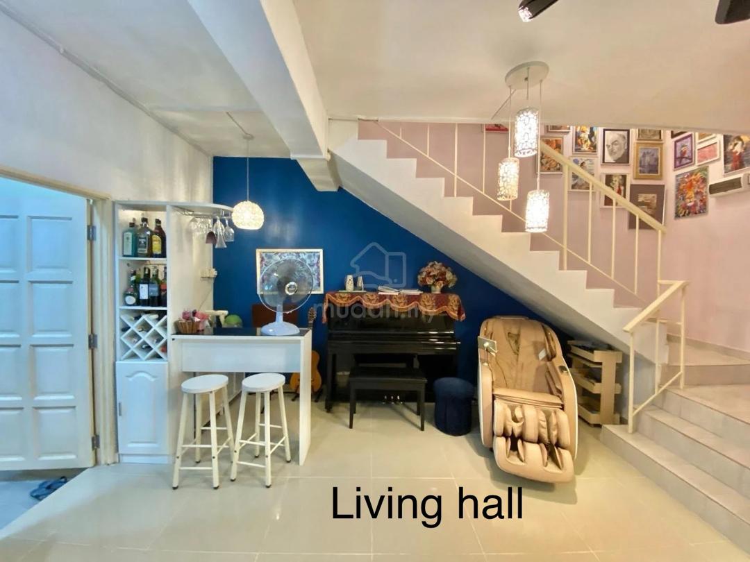 Living room - 2.5 Storey Fully Renovated Terrace House @ Taman Muhibbah Saleng, Senai – Freehold Non-Bumi RM499K - Image 8