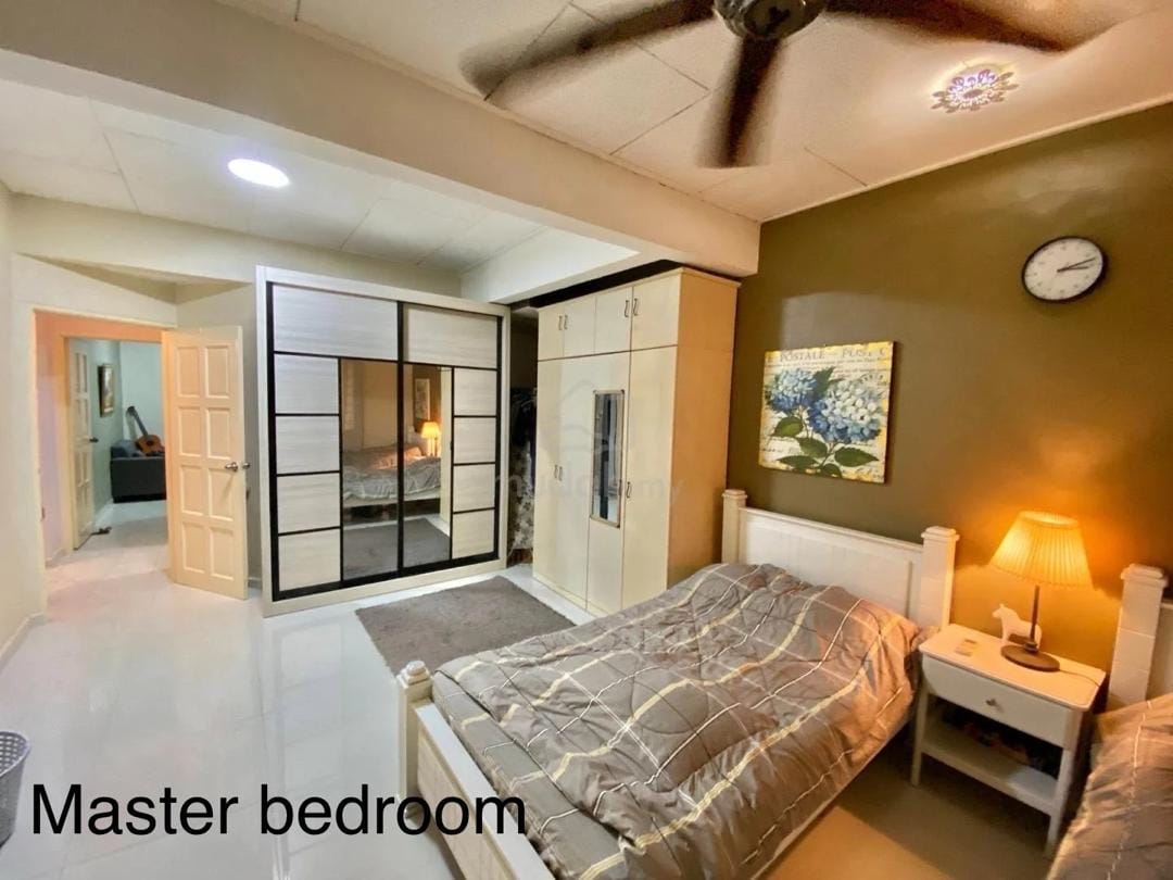 Bedroom - 2.5 Storey Fully Renovated Terrace House @ Taman Muhibbah Saleng, Senai – Freehold Non-Bumi RM499K - Image 12