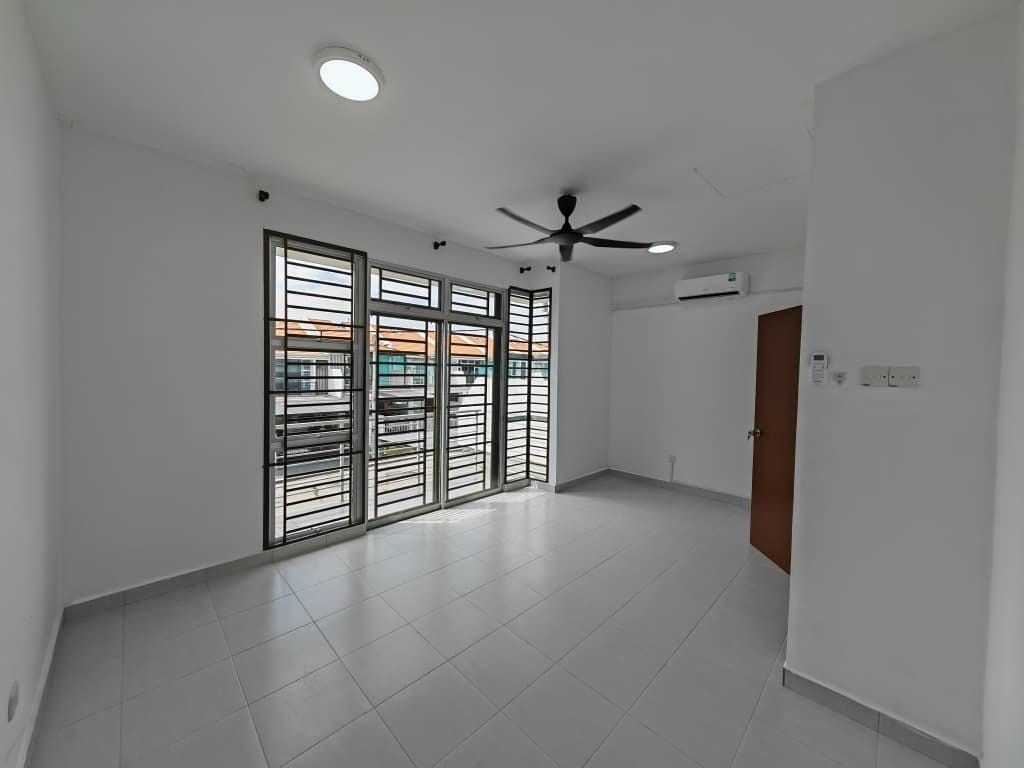 Living room - Taman Pulai Mutiara 2 Skudai Double Storey House for Sale | RM580K - Image 13