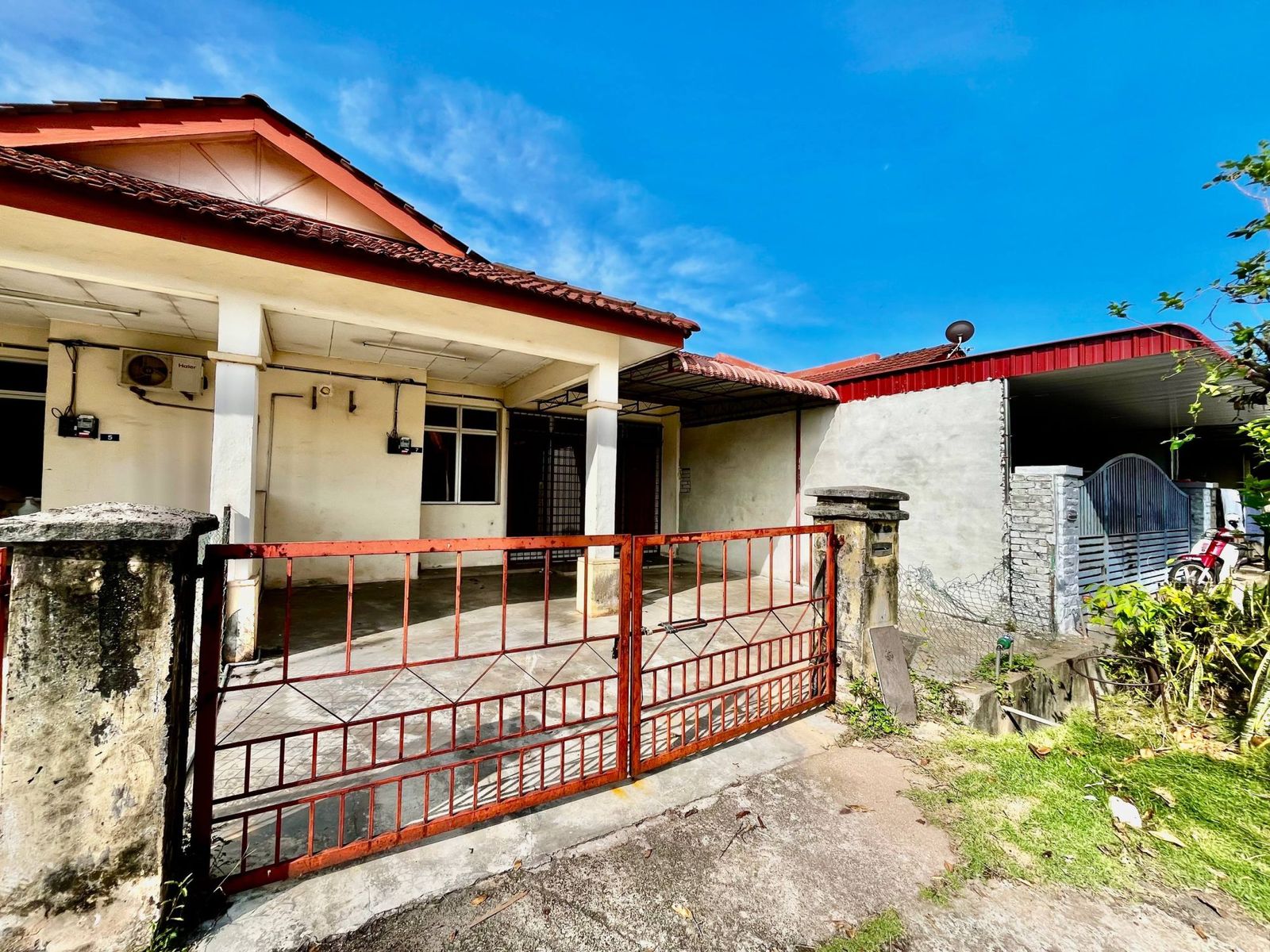Well-Maintained 3BR Single Storey Terrace in Bandar Amanjaya Zon Mawar - Freehold - Image 1