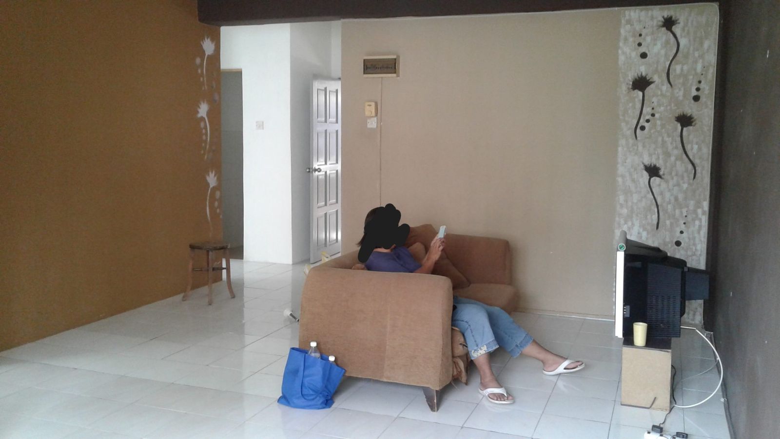 Living room - Sri Bayu Apartment (Cheras, Taman Kemacahaya) for Sale - Image 5