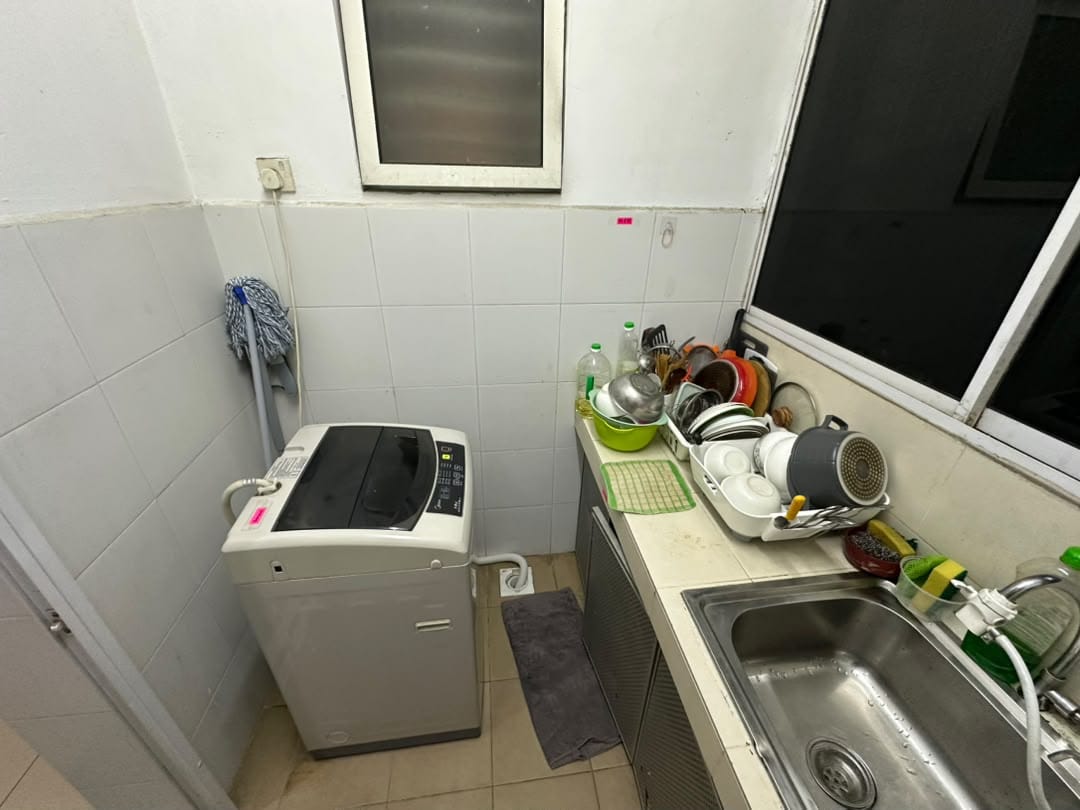 ROOM FOR RENT SERI PUTERI CONDO , CHERAS WALKING DISTANCE TO LRT STATION - Image 4