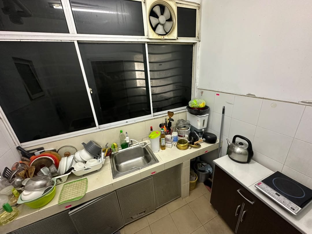 ROOM FOR RENT SERI PUTERI CONDO , CHERAS WALKING DISTANCE TO LRT STATION - Image 5