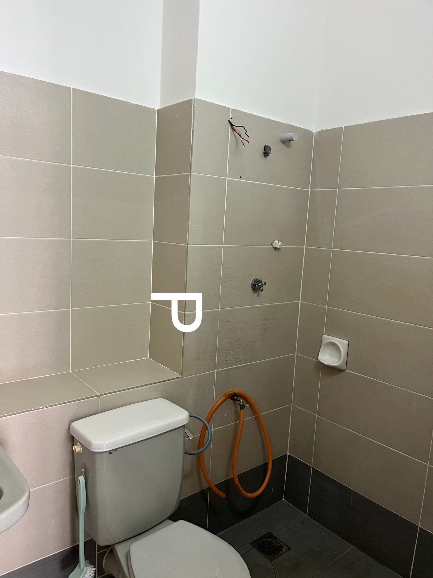 Bathroom - READY MOVE-IN USJ 18 Spacious Freehold Home | Original Kitchen Extension | Fully Refurbished | Gated & Guarded Enclave - Image 9