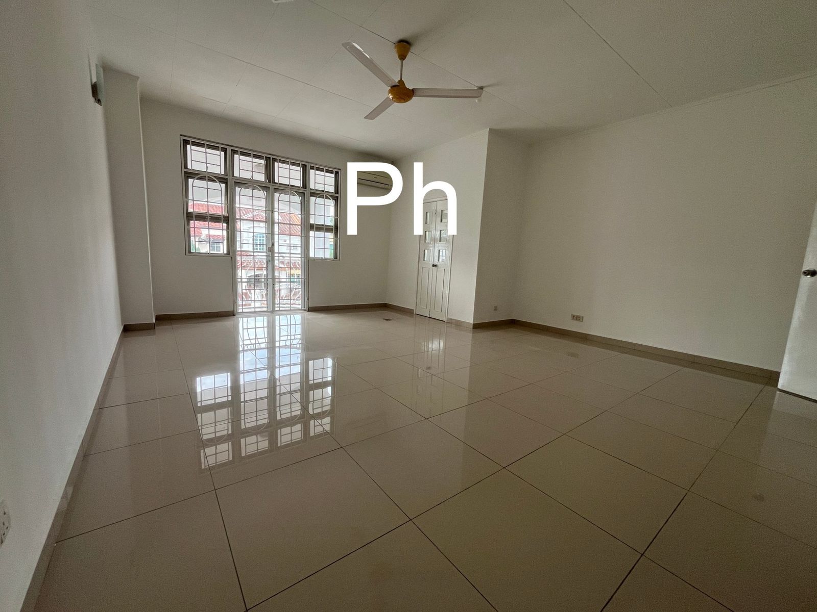 Bedroom - READY MOVE-IN USJ 18 Spacious Freehold Home | Original Kitchen Extension | Fully Refurbished | Gated & Guarded Enclave - Image 6