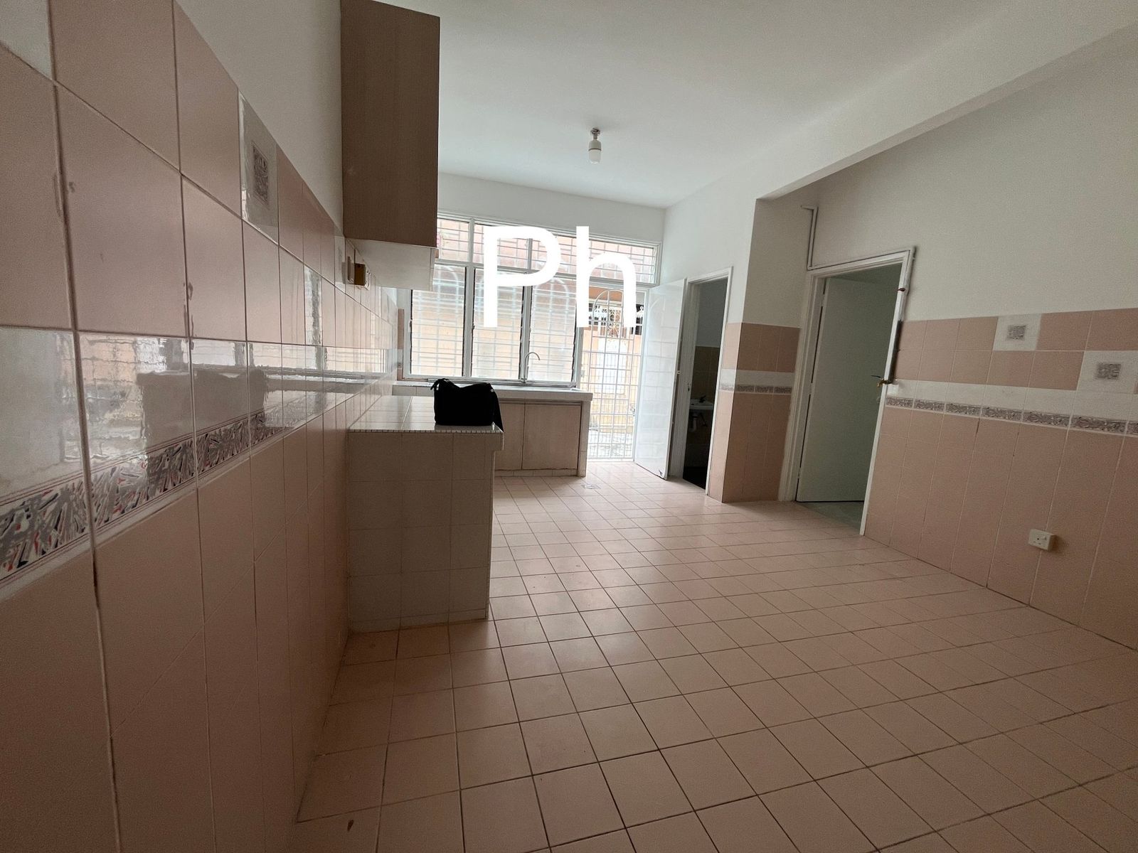 READY MOVE-IN USJ 18 Spacious Freehold Home | Original Kitchen Extension | Fully Refurbished | Gated & Guarded Enclave - Image 3