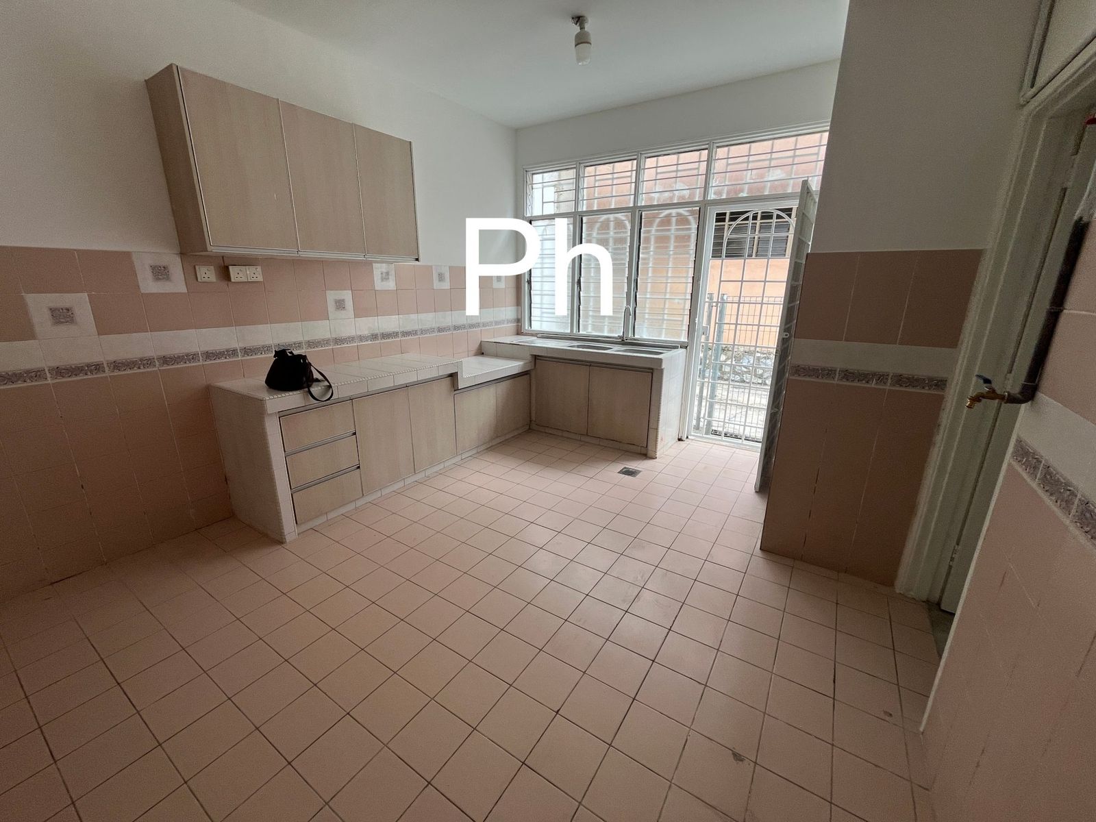 Kitchen - READY MOVE-IN USJ 18 Spacious Freehold Home | Original Kitchen Extension | Fully Refurbished | Gated & Guarded Enclave - Image 4