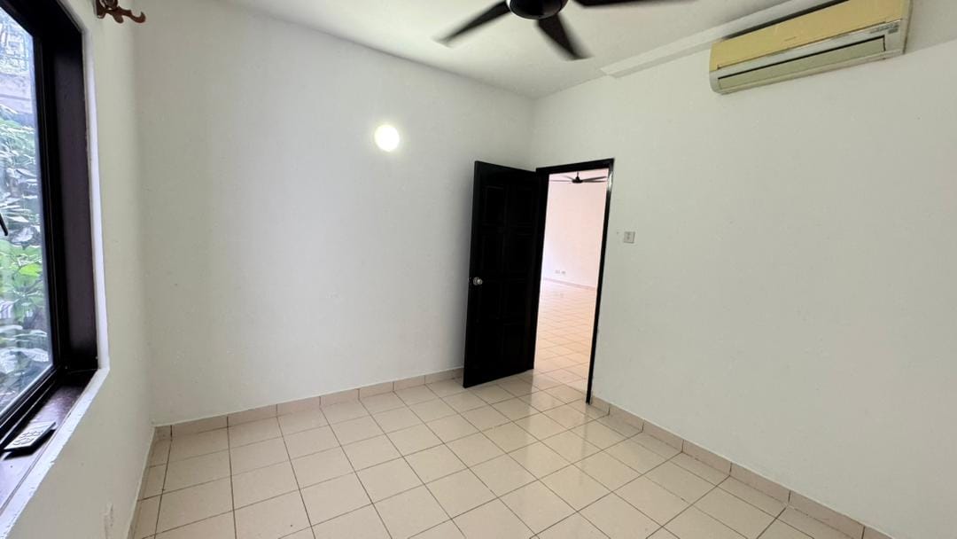 Strategic location in Jalan Kuching - Image 6