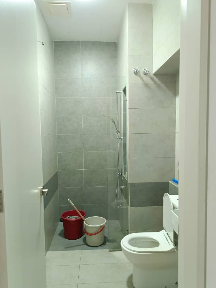 Hampton Residence Bandar Seri Coafields | large backyard for various activities - Image 12