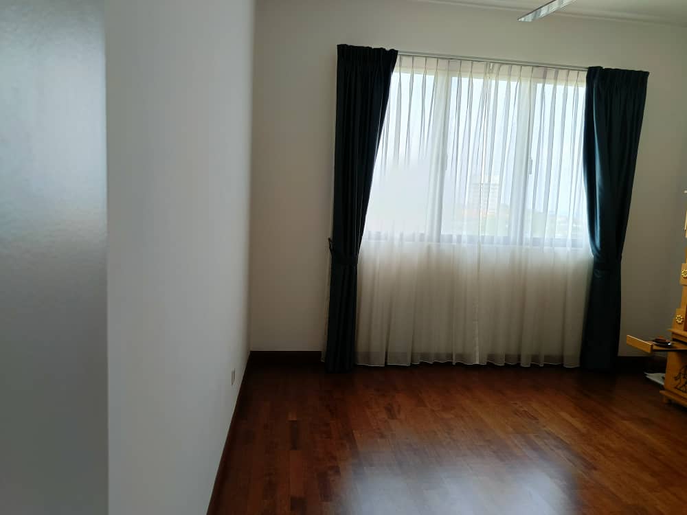 Hampton Residence Bandar Seri Coafields | large backyard for various activities - Image 25