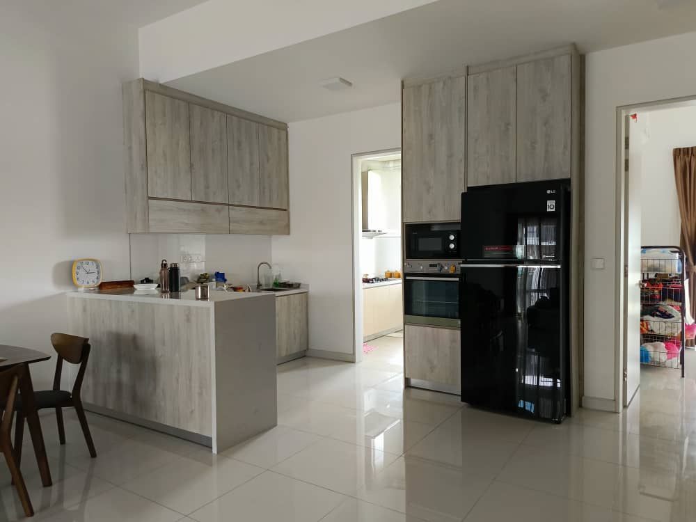 Hampton Residence Bandar Seri Coafields | large backyard for various activities - Image 5