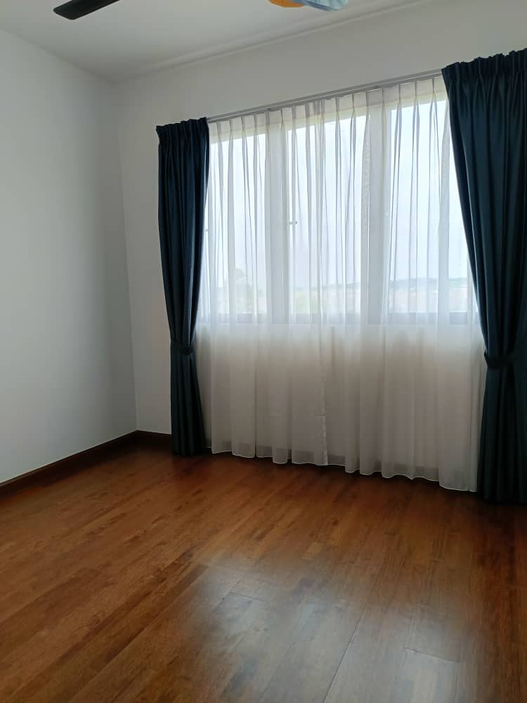 Hampton Residence Bandar Seri Coafields | large backyard for various activities - Image 28