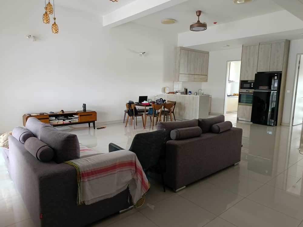 Hampton Residence Bandar Seri Coafields | large backyard for various activities - Image 2