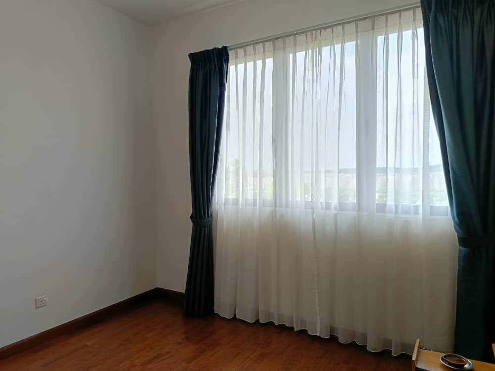 Hampton Residence Bandar Seri Coafields | large backyard for various activities - Image 29