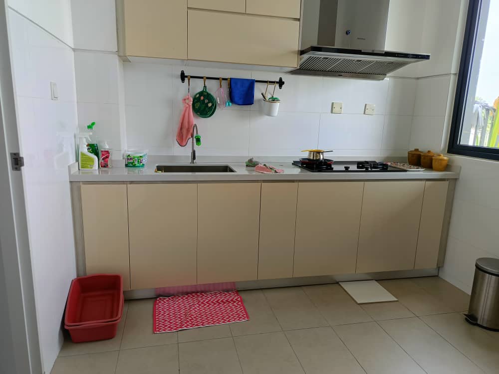 Hampton Residence Bandar Seri Coafields | large backyard for various activities - Image 7