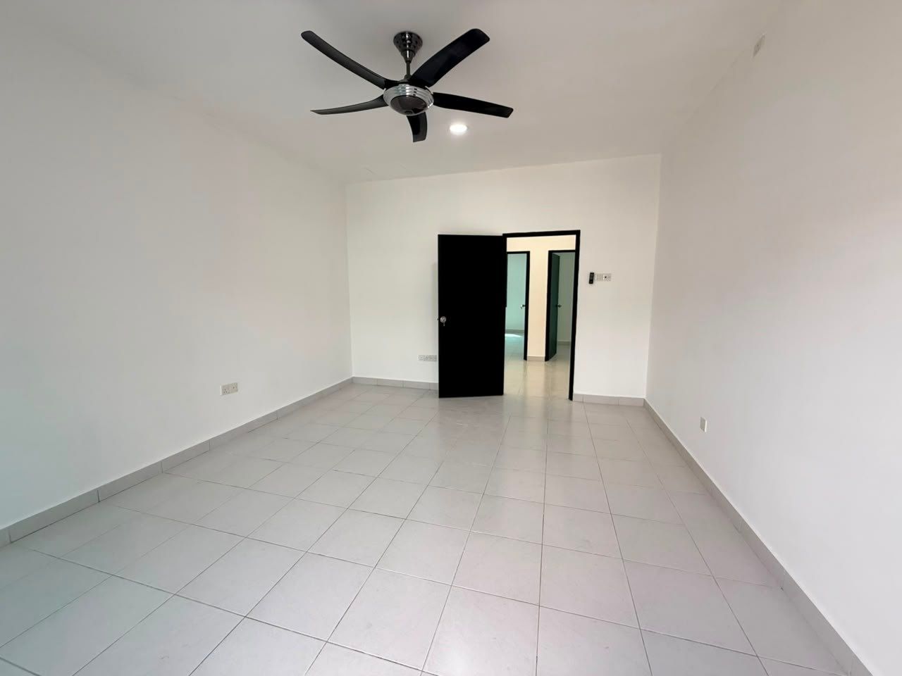 JALAN SCIENTEX JAYA 7 Double Storey Terraced 4 Bedroom For Sale - Image 4