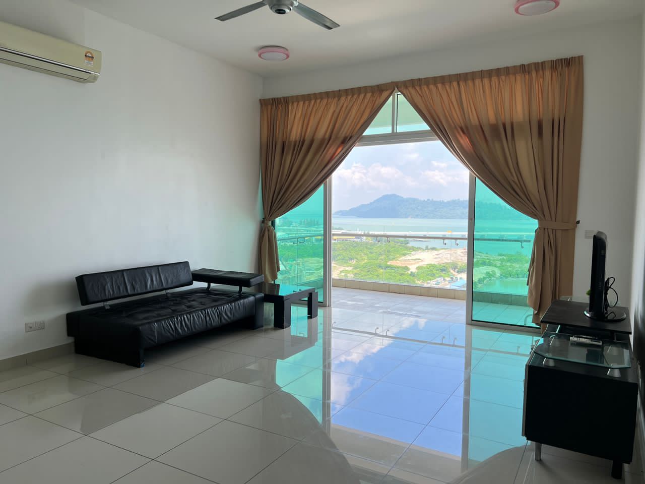 SOUTHBAY PLAZA CONDO FOR RENT - Available Now 2026 July  - Image 3