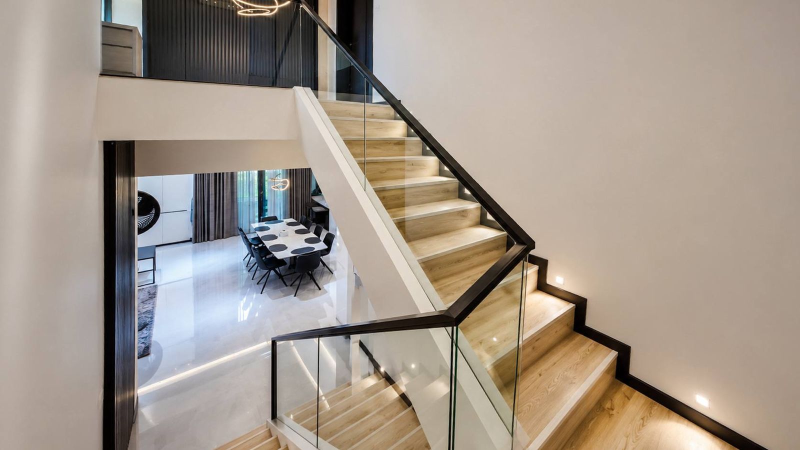 Modern Designed, Fully Renovated & Furnished 2 Storey Bungalow - Image 20