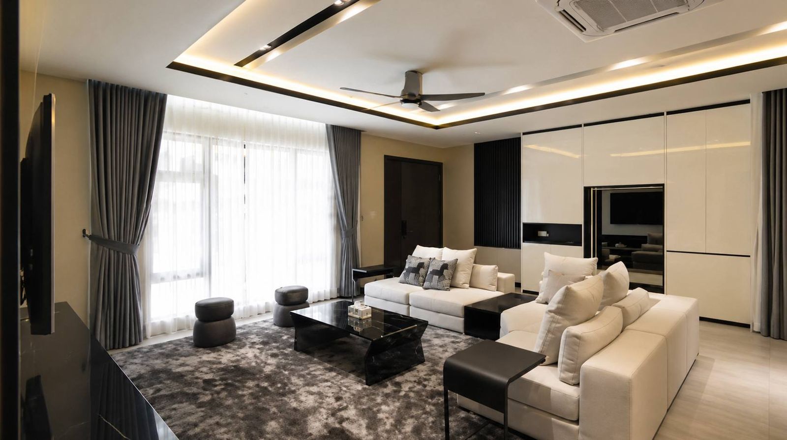 Living room - Modern Designed, Fully Renovated & Furnished 2 Storey Bungalow - Image 3