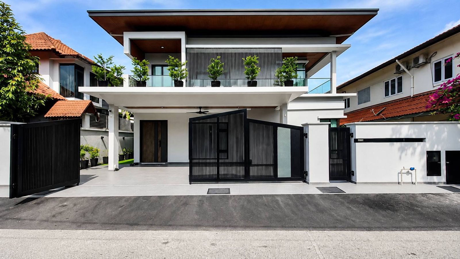 Exterior - Modern Designed, Fully Renovated & Furnished 2 Storey Bungalow - Image 1