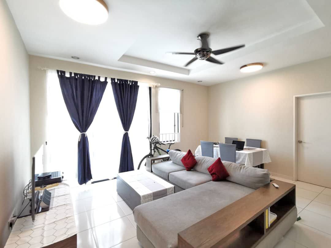 Living room - Sky Executive Bukit Indah Condo for Sale | Freehold | RM480K - Image 7
