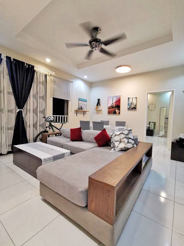 Living room - Sky Executive Bukit Indah Condo for Sale | Freehold | RM480K - Image 4