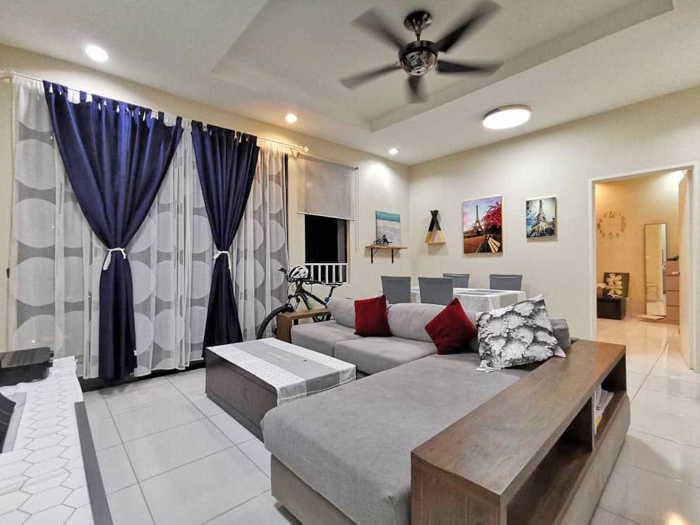 Living room - Sky Executive Bukit Indah Condo for Sale | Freehold | RM480K - Image 1