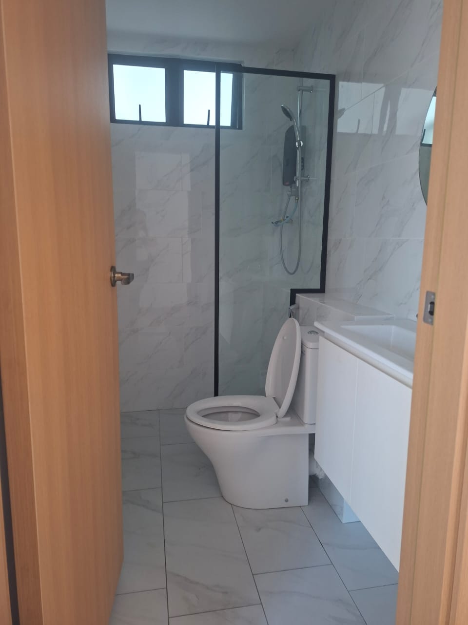 For Rent New Forest Hill Condo - Image 6