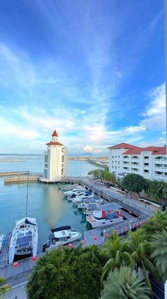Straits Quay (The Suites at Waterside), Block E lower floor unit 1093sf - Image 11