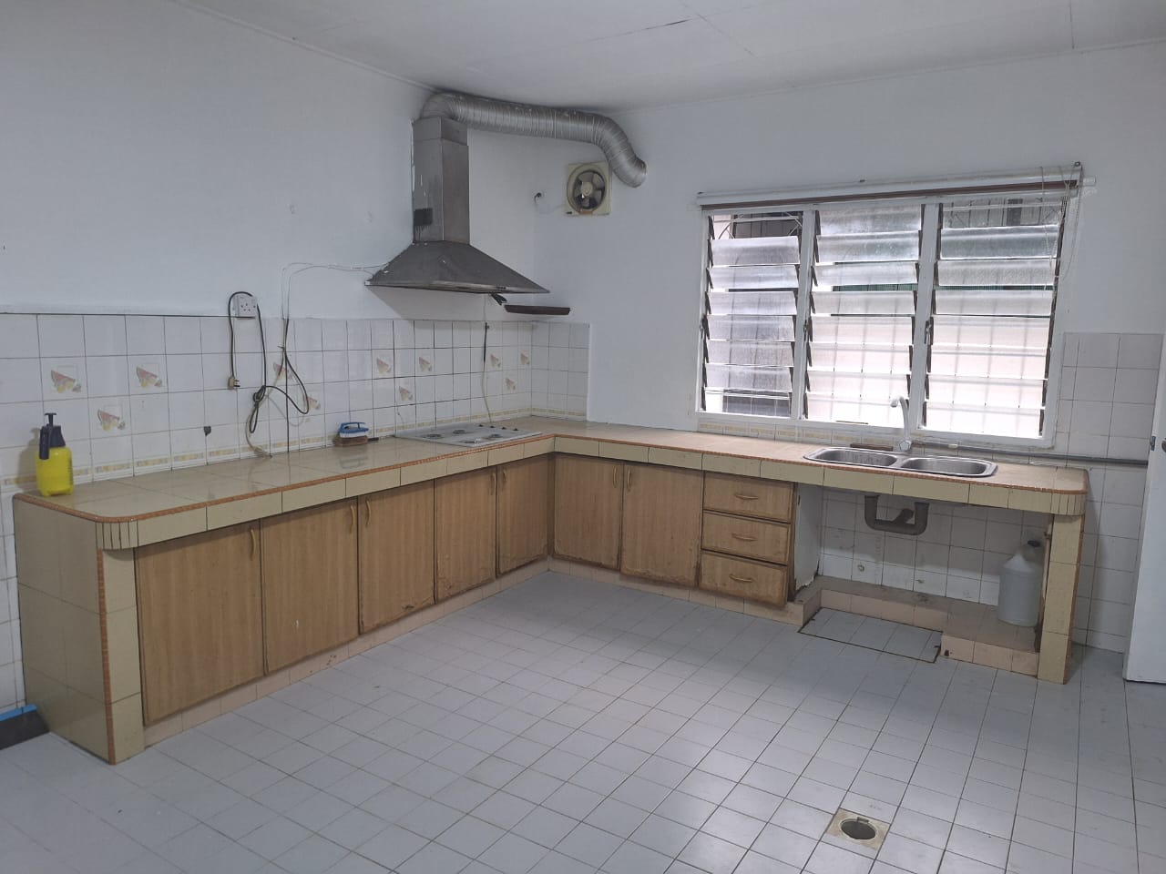 Subang jaya Selangor USj 6 USJ6 1.5 storey terrace house landed house for sell Subang jaya  - Image 1