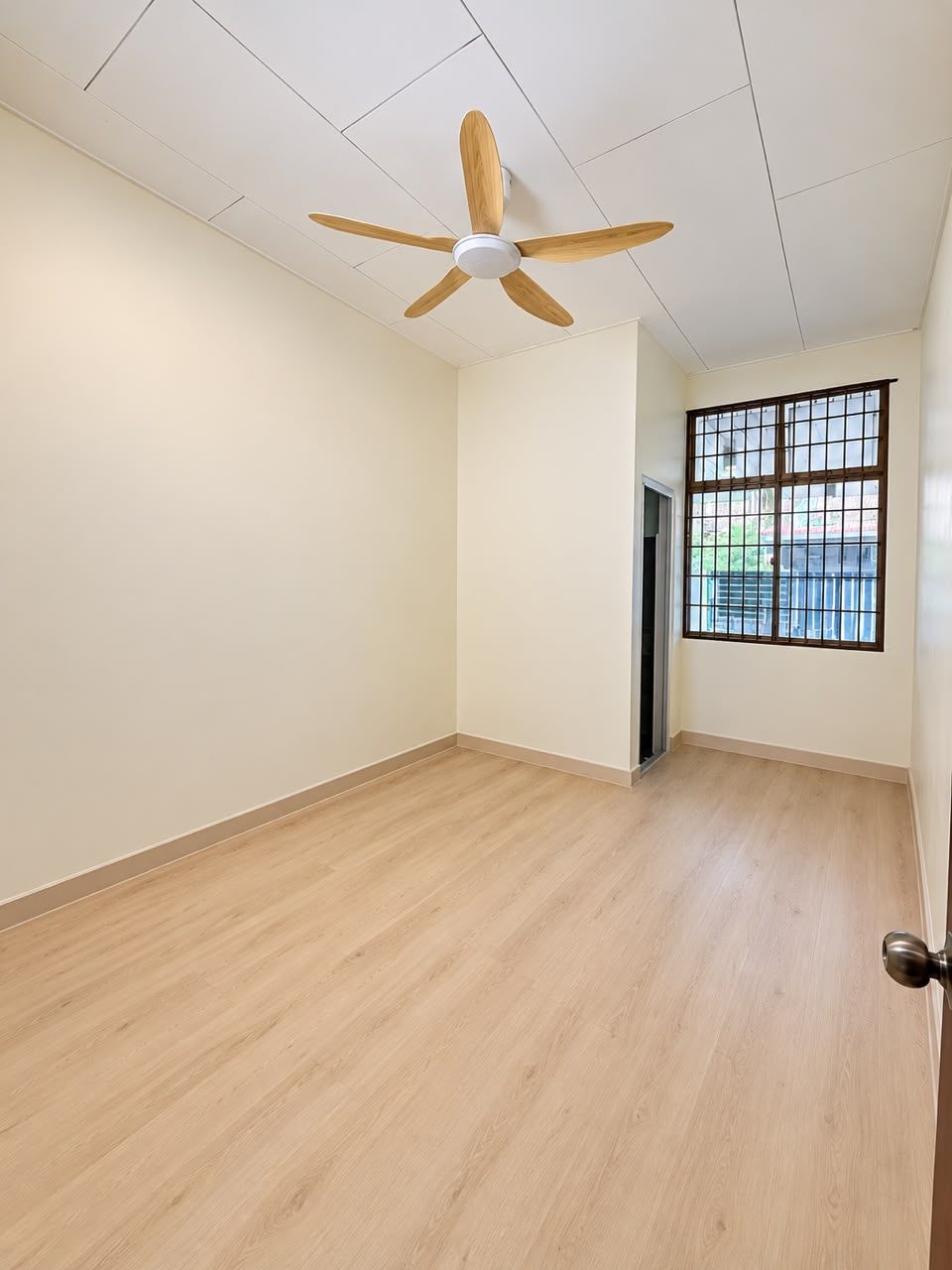 Master bedroom - NAK SAVE DUIT UNTUK RENOVATE RUMAH TAPI NAK RUMAH DESIGN MODERN TERKINI? RUMAH SESUAI DENGAN KEPERLUAN ANDA‼️ - Image 5