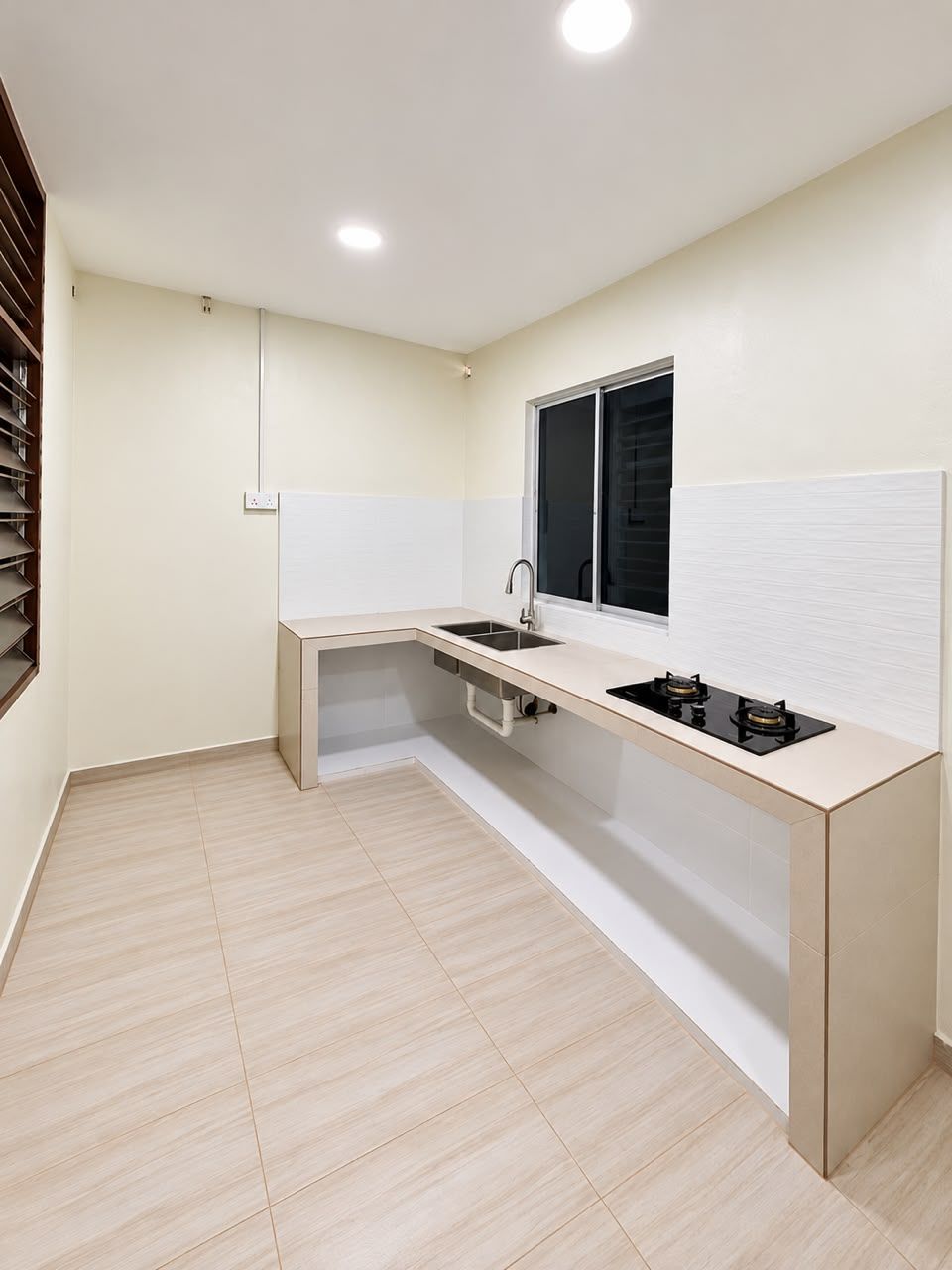 Kitchen - NAK SAVE DUIT UNTUK RENOVATE RUMAH TAPI NAK RUMAH DESIGN MODERN TERKINI? RUMAH SESUAI DENGAN KEPERLUAN ANDA‼️ - Image 8