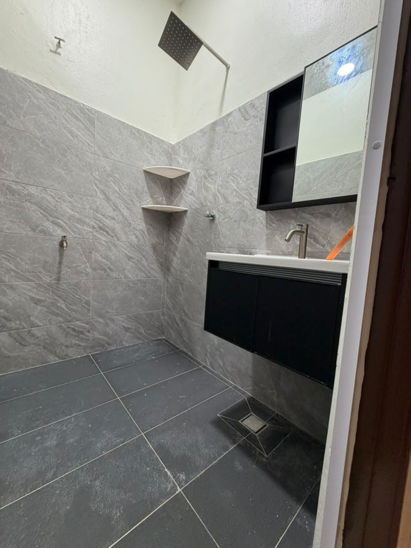 Bathroom - NAK SAVE DUIT UNTUK RENOVATE RUMAH TAPI NAK RUMAH DESIGN MODERN TERKINI? RUMAH SESUAI DENGAN KEPERLUAN ANDA‼️ - Image 9