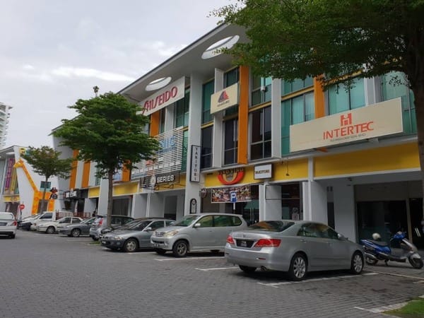 BayAvenue Ground Floor Shop Office FOR RENT @ Bayan Indah near Queensbay Mall  - Image 1