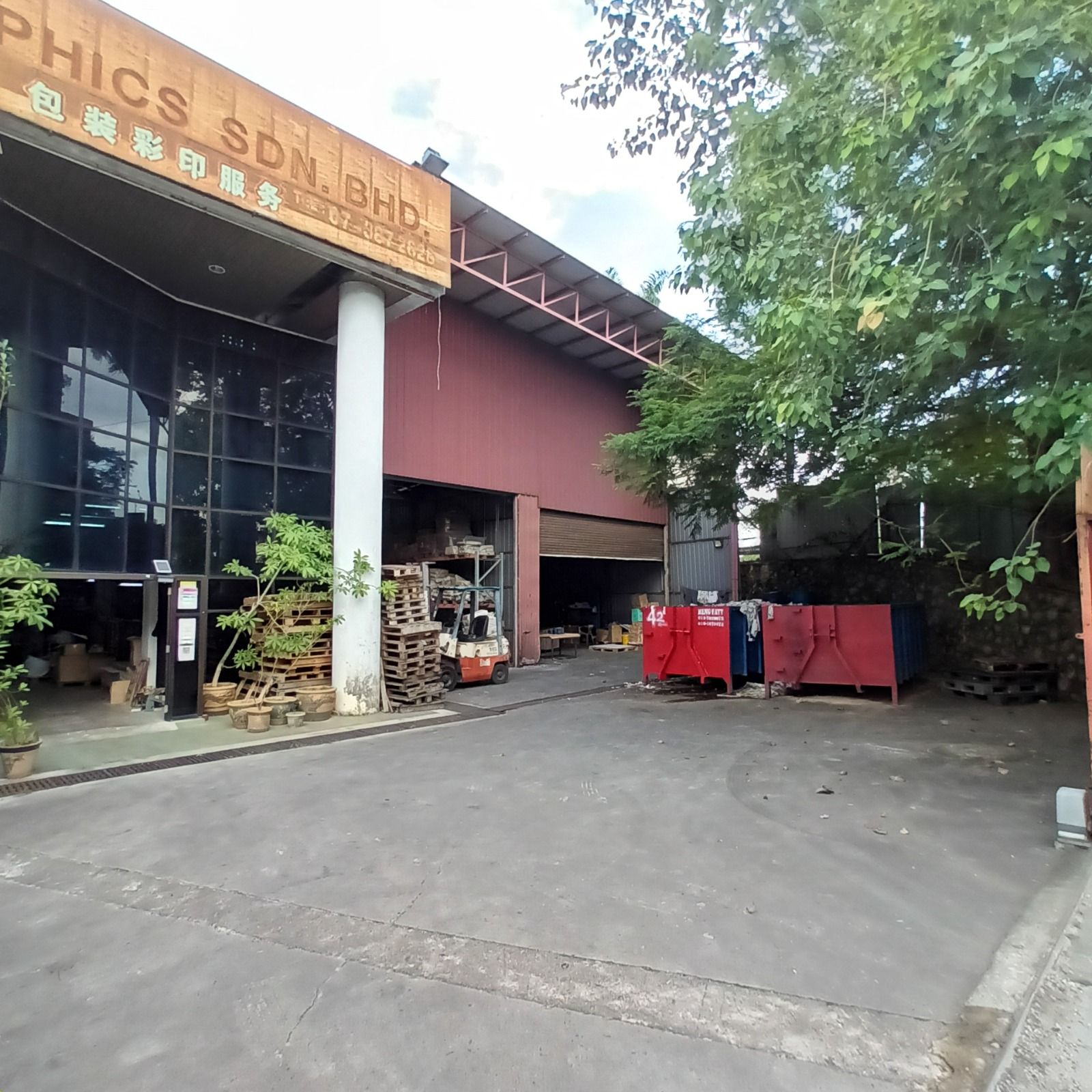 Corner lot factory by the main road with extra electrical supply. - Image 1