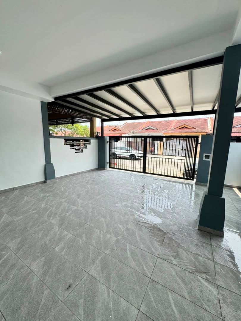 Car porch - FOR SALE | Fully Renovated Single Storey Terrace | Bandar Putra Merbuk, Kulai | RM478K - Image 2