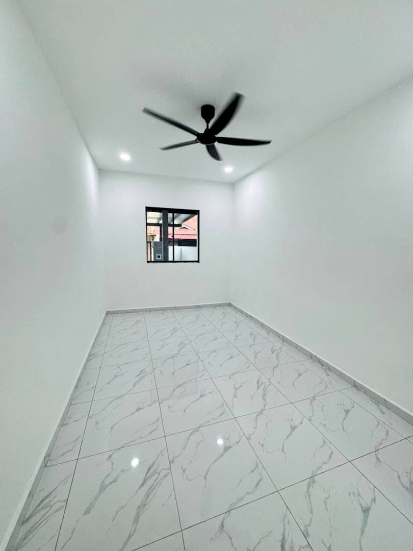 Master bedroom - FOR SALE | Fully Renovated Single Storey Terrace | Bandar Putra Merbuk, Kulai | RM478K - Image 8