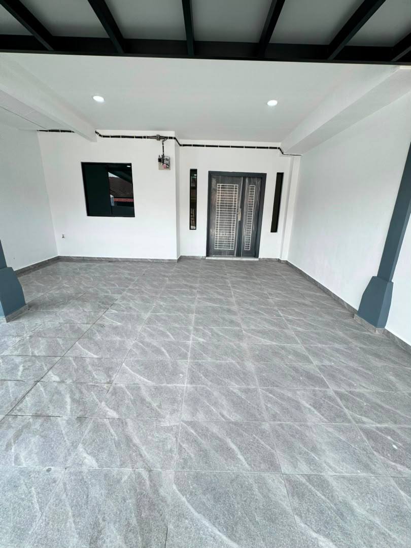 Car porch - FOR SALE | Fully Renovated Single Storey Terrace | Bandar Putra Merbuk, Kulai | RM478K - Image 1