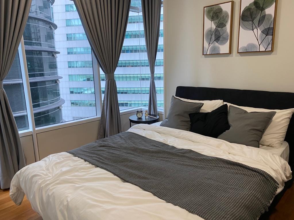 Bedroom - Sky Suites @ KLCC, Tenanted & Fully Furnished - Image 4